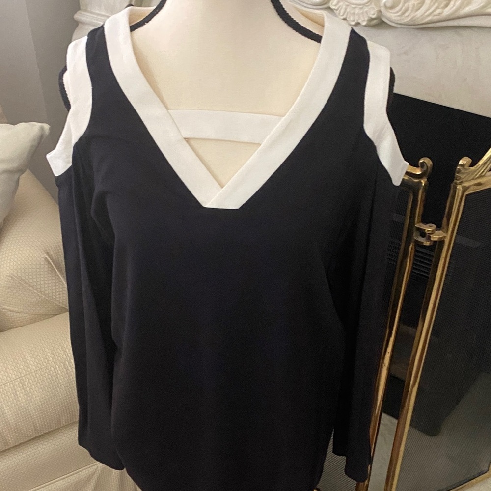 Belle by Kim Gravel
Women's Black and White Cold Shoulder Top